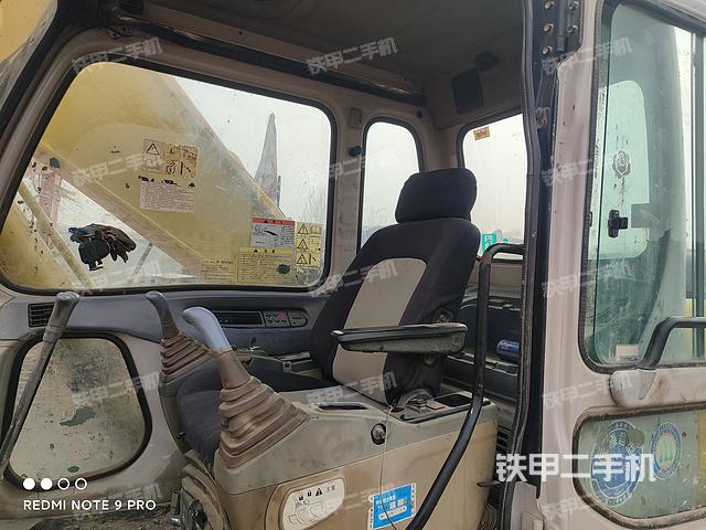 駕駛室整體(整機(jī)外觀) 駕駛室整體(整機(jī)外觀)