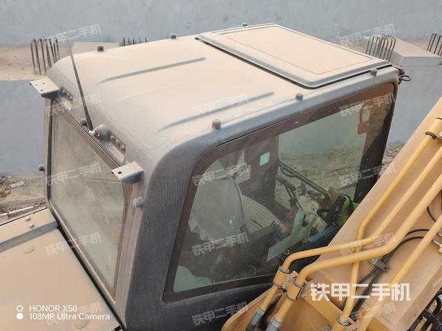 驾驶室顶部（整机外观）