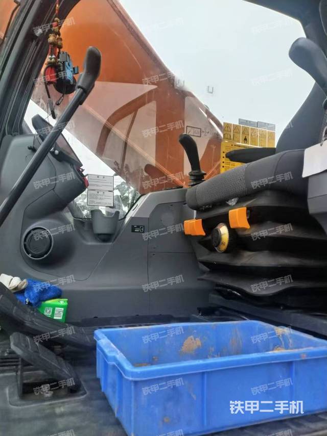 駕駛室整體（整機(jī)外觀）