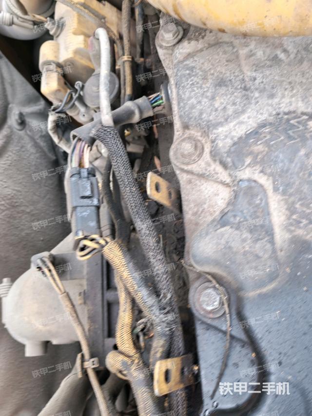 中央回轉(zhuǎn)接頭特寫(xiě)（上車(chē)部件）