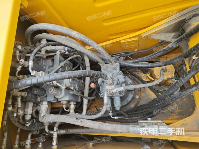 回轉(zhuǎn)馬達和主控閥（整機外觀）