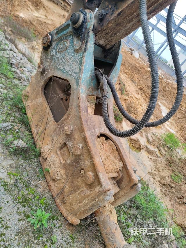 铲斗右后整体(工作和回转装置) 铲斗右后整体(工作和回转装置)