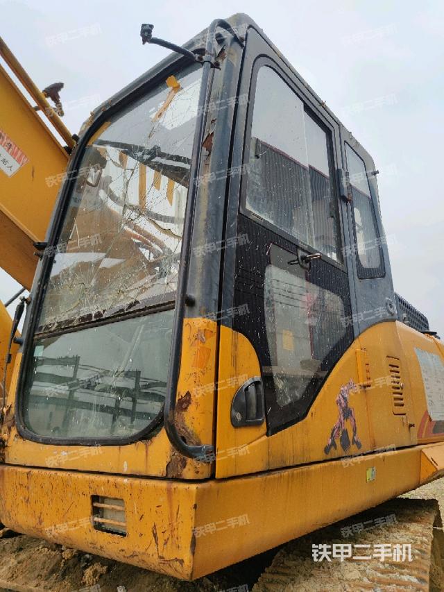 驾驶室左前45度(驾驶室部分) 驾驶室左前45度(驾驶室部分)