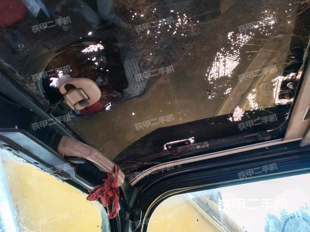 左后方玻璃角標(biāo)（駕駛室部分）