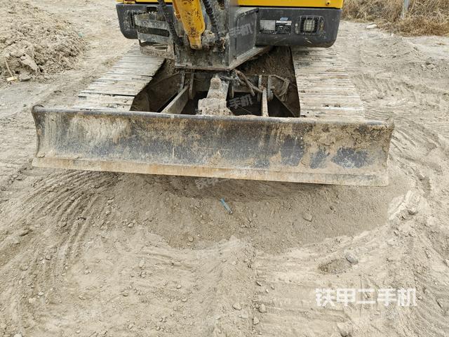 轉盤和下車架正前(工作和回轉裝置) 轉盤和下車架正前(工作和回轉裝置)