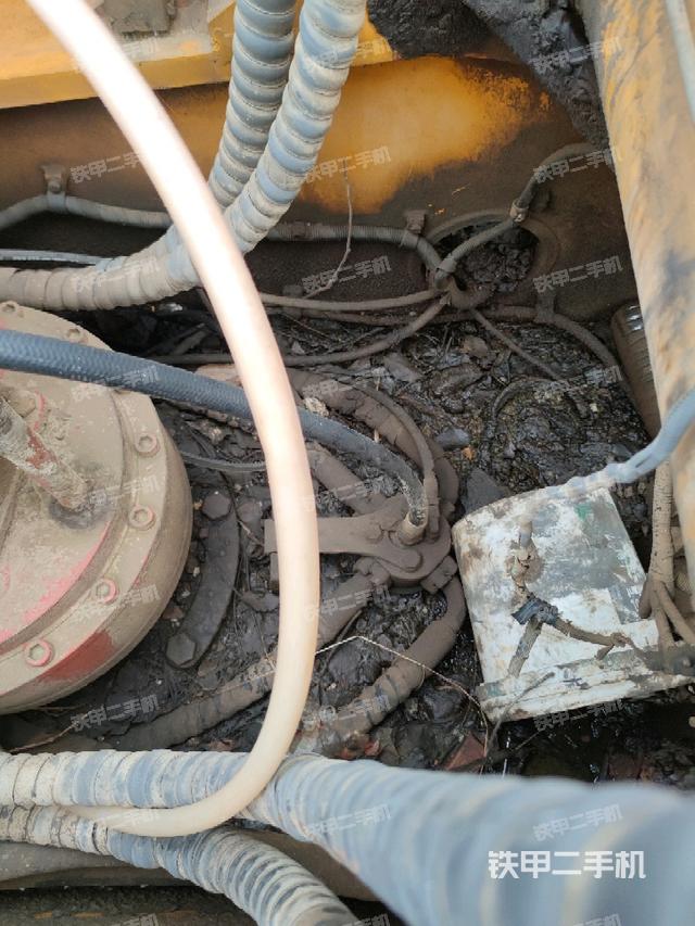 中央回转接头特写(上车部件) 中央回转接头特写(上车部件)