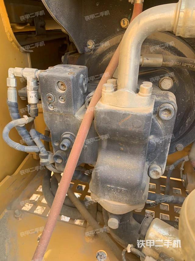 液壓泵艙室正面整體(整機(jī)外觀) 液壓泵艙室正面整體(整機(jī)外觀)