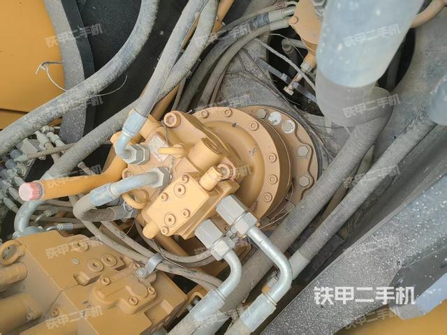 回轉(zhuǎn)馬達(dá)和主控閥（整機(jī)外觀）