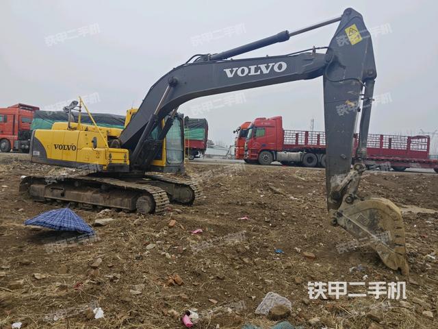 駕駛室整體(整機(jī)外觀) 駕駛室整體(整機(jī)外觀)