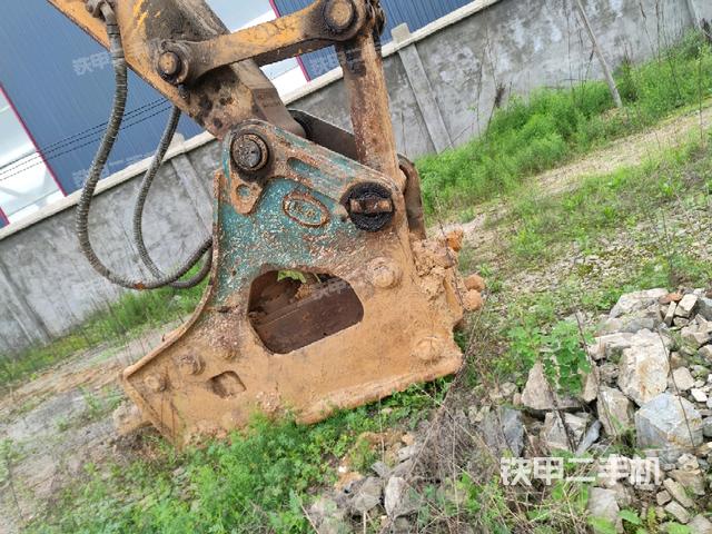 铲斗45度(工作和回转装置) 铲斗45度(工作和回转装置)