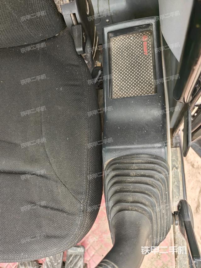 座椅左側(cè)控制臺(tái)/音響/含左手柄（駕駛室部分）