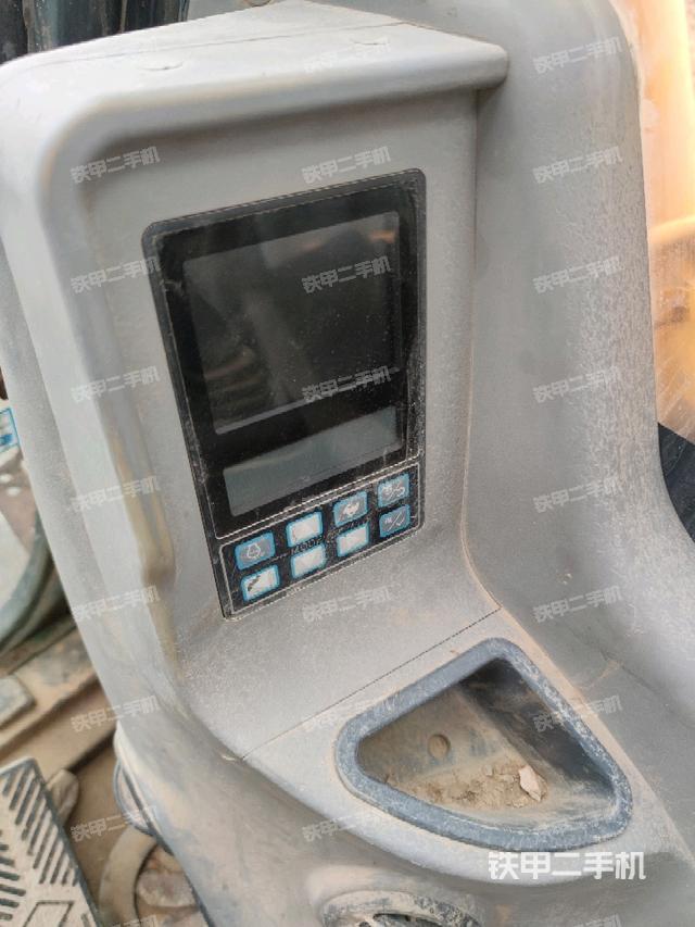 显示屏 (驾驶室部分) 显示屏 (驾驶室部分)