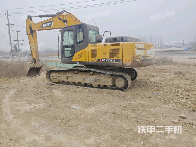 駕駛室頂部(整機(jī)外觀) 駕駛室頂部(整機(jī)外觀)