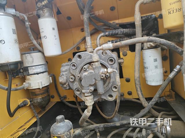 液壓泵艙室正面整體(整機(jī)外觀) 液壓泵艙室正面整體(整機(jī)外觀)