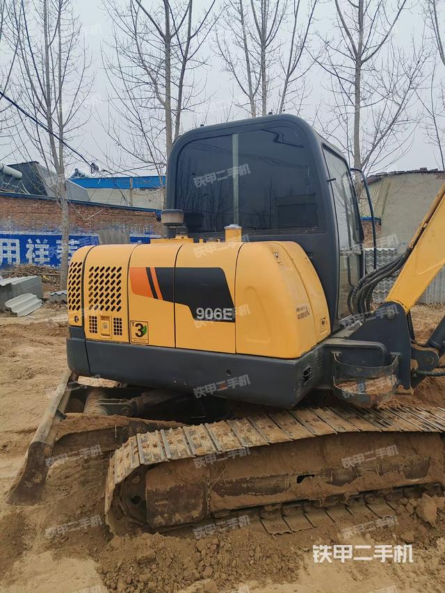 回轉(zhuǎn)馬達(dá)和主控閥（整機(jī)外觀）