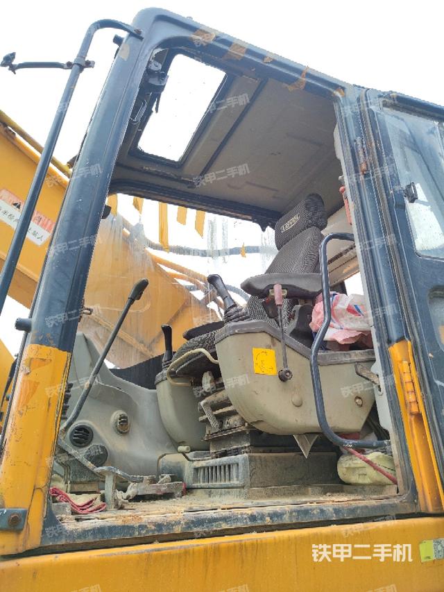 顶棚整体(驾驶室部分) 顶棚整体(驾驶室部分)