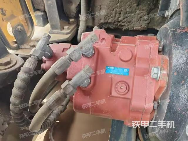 液壓泵艙室正面整體（整機(jī)外觀）