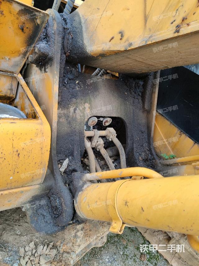 大臂根部 斜视(工作和回转装置) 大臂根部 斜视(工作和回转装置)