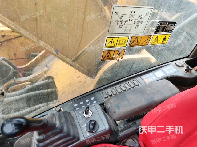 座椅右側(cè)控制臺(tái)/鑰匙門(mén)/油門(mén)/含右手柄（駕駛室部分）