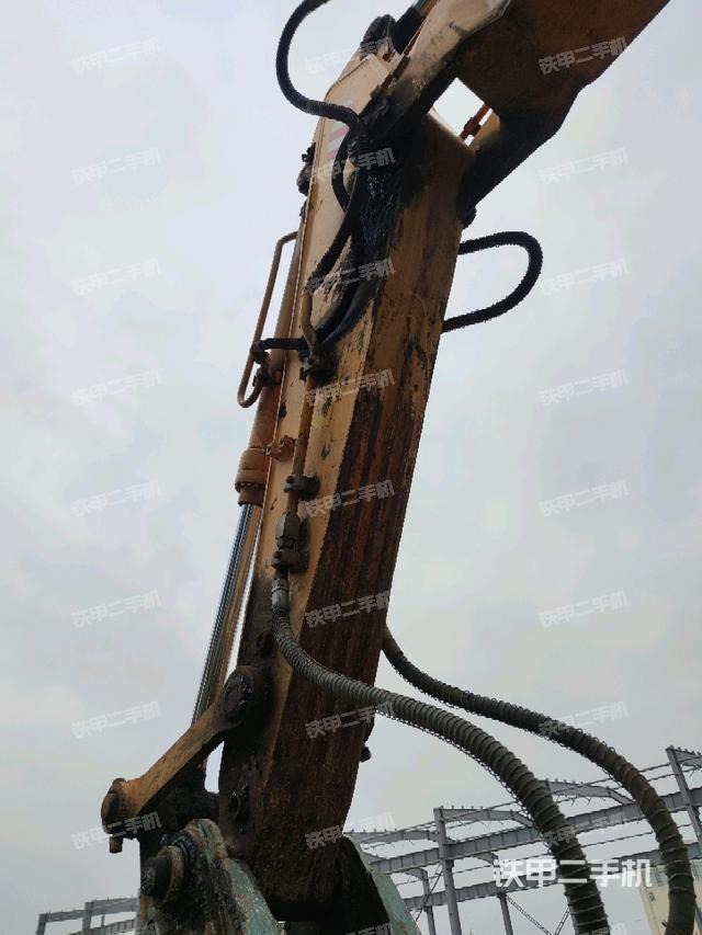 小臂整体左后(工作和回转装置) 小臂整体左后(工作和回转装置)