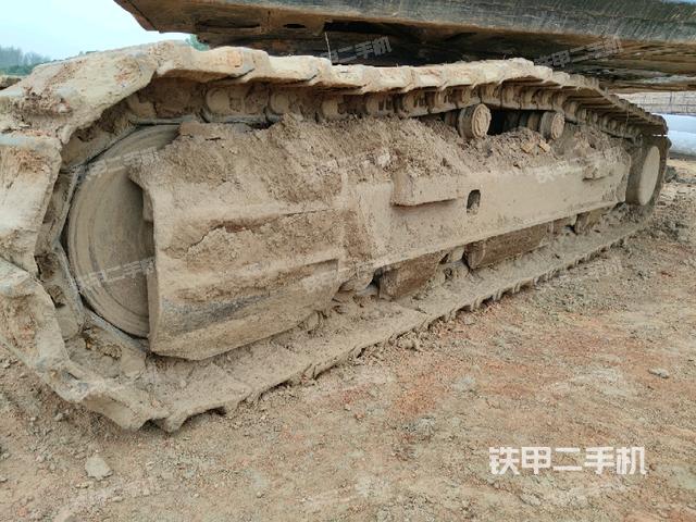 左側(cè)履帶整體?(行走機(jī)構(gòu)) 左側(cè)履帶整體?(行走機(jī)構(gòu))