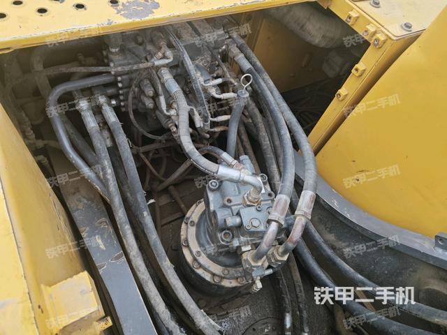 回轉(zhuǎn)馬達(dá)和主控閥(整機(jī)外觀) 回轉(zhuǎn)馬達(dá)和主控閥(整機(jī)外觀)