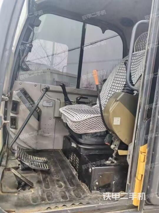 駕駛室頂部（整機(jī)外觀）