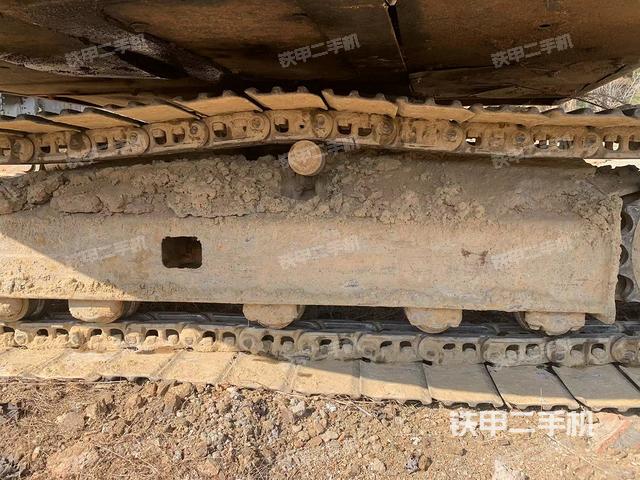 單側(cè)履帶整體(整機(jī)外觀) 單側(cè)履帶整體(整機(jī)外觀)