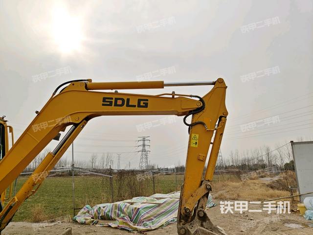 大臂整體?右側(工作和回轉裝置) 大臂整體?右側(工作和回轉裝置)