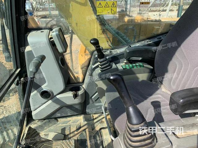 駕駛室整體(整機(jī)外觀) 駕駛室整體(整機(jī)外觀)