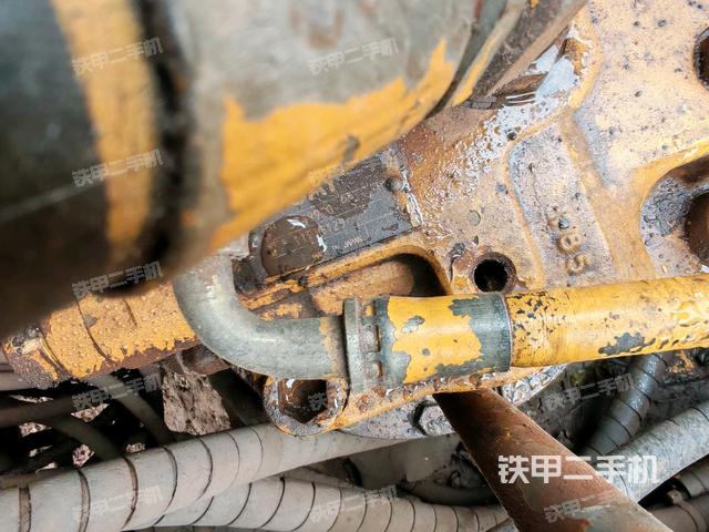 氣門(mén)室蓋螺絲特寫(xiě)（上車(chē)部件）