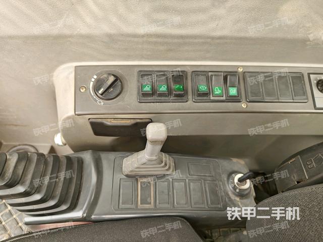 座椅右側控制臺/鑰匙門/油門/含右手柄(駕駛室部分) 座椅右側控制臺/鑰匙門/油門/含右手柄(駕駛室部分)