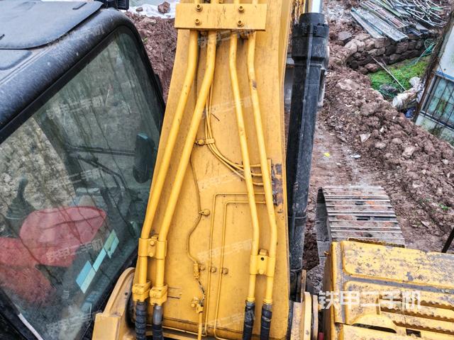 大臂背部俯視（工作和回轉(zhuǎn)裝置）