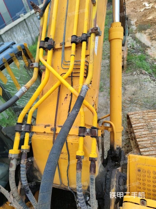 大臂背部俯视(工作和回转装置) 大臂背部俯视(工作和回转装置)