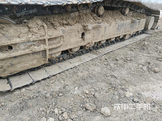 單側(cè)履帶整體(整機(jī)外觀) 單側(cè)履帶整體(整機(jī)外觀)