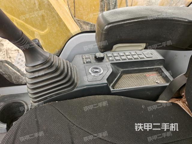 座椅右側(cè)控制臺(tái)/鑰匙門/油門/含右手柄（駕駛室部分）