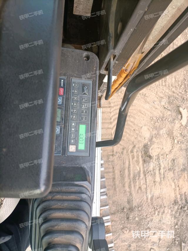 座椅左側(cè)控制臺(tái)/音響/含左手柄(駕駛室部分) 座椅左側(cè)控制臺(tái)/音響/含左手柄(駕駛室部分)