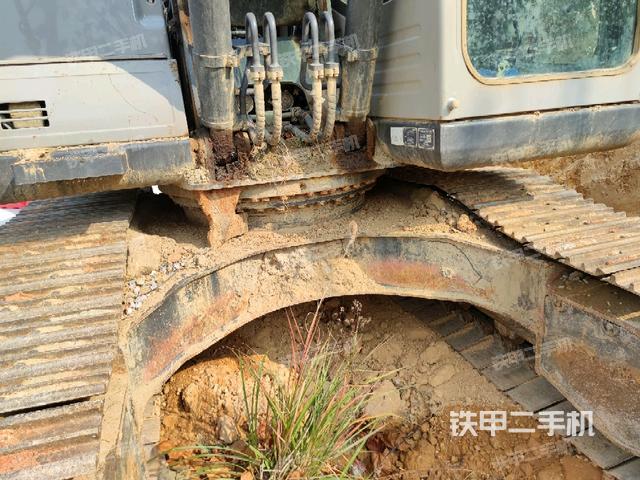 轉(zhuǎn)盤(pán)和下車(chē)架正前(工作和回轉(zhuǎn)裝置) 轉(zhuǎn)盤(pán)和下車(chē)架正前(工作和回轉(zhuǎn)裝置)