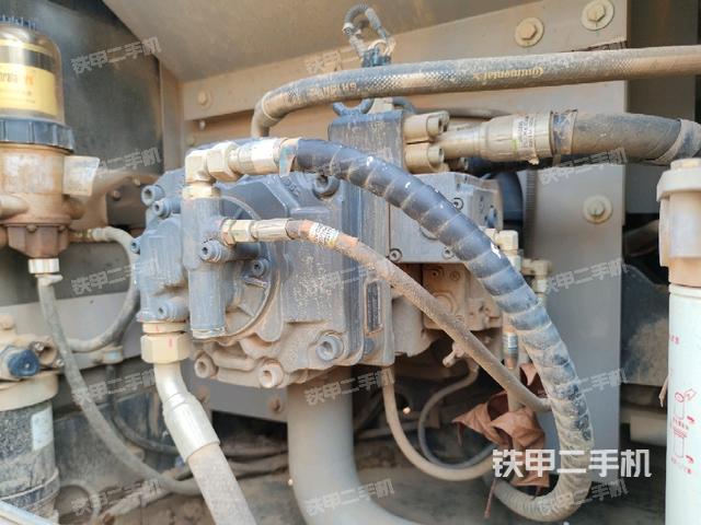 液壓泵斜45?右(大件艙室) 液壓泵斜45?右(大件艙室)