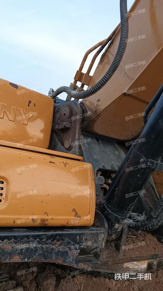 大臂根部?斜視(工作和回轉(zhuǎn)裝置) 大臂根部?斜視(工作和回轉(zhuǎn)裝置)