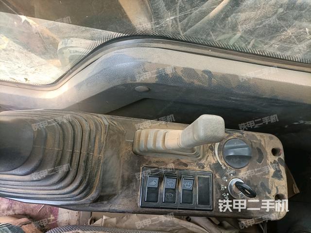 座椅右側(cè)控制臺/鑰匙門/油門/含右手柄（駕駛室部分）