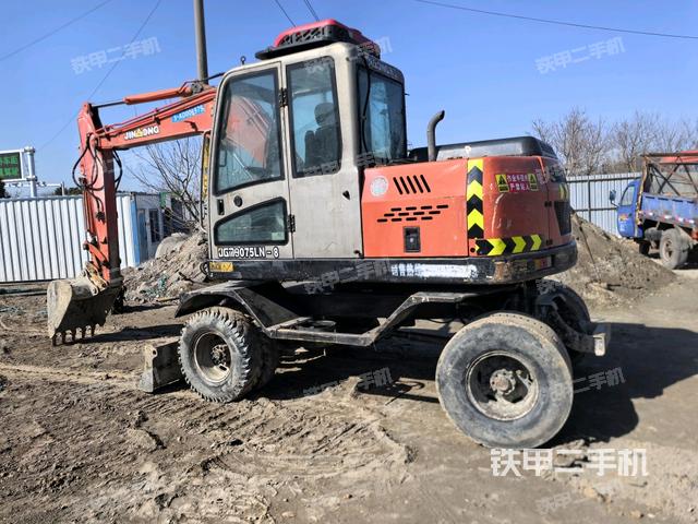 晋工JGM9075LN-8挖掘机的设备实拍-第2张实拍照片