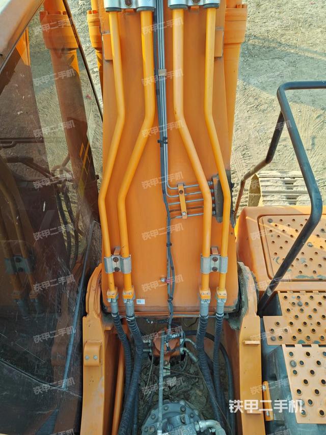 大臂背部俯視（工作和回轉(zhuǎn)裝置）