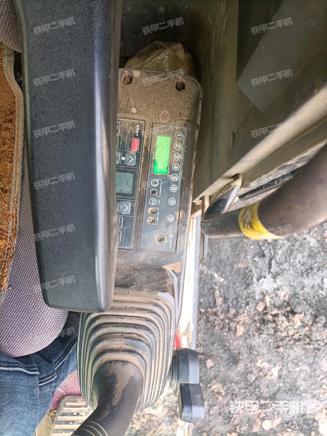 座椅左側(cè)控制臺/音響/含左手柄（駕駛室部分）