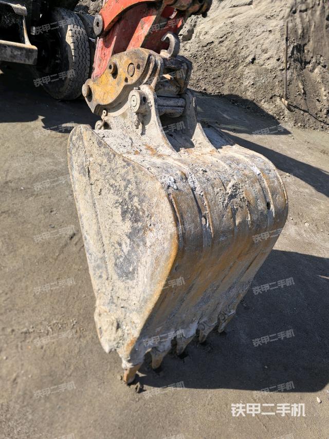 鏟斗45度(工作和回轉(zhuǎn)裝置) 鏟斗45度(工作和回轉(zhuǎn)裝置)