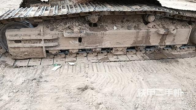 右側(cè)履帶整體(行走機(jī)構(gòu)) 右側(cè)履帶整體(行走機(jī)構(gòu))