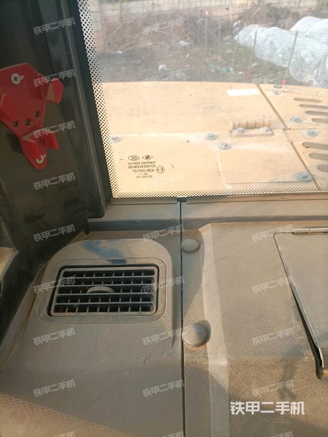 后窗玻璃角標（駕駛室部分）