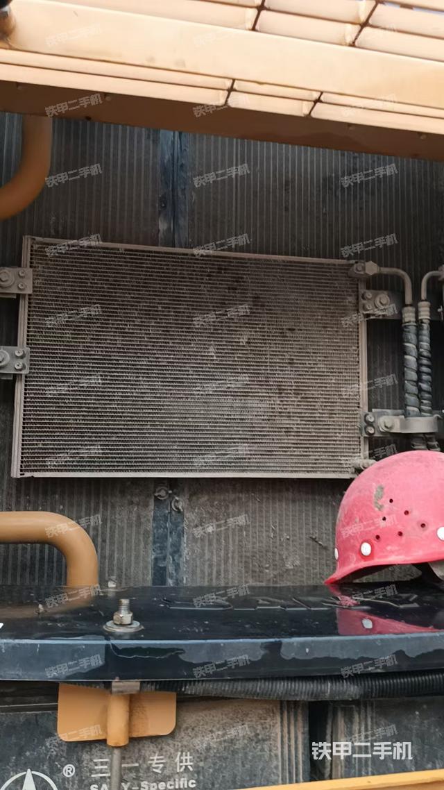 散熱器正面(大件艙室) 散熱器正面(大件艙室)