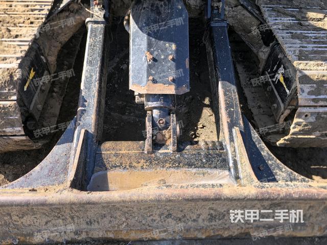 轉盤和下車架正前(工作和回轉裝置) 轉盤和下車架正前(工作和回轉裝置)