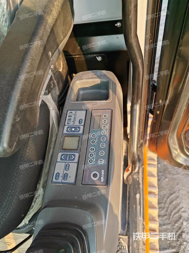 座椅右側(cè)控制臺(tái)/鑰匙門/油門/含右手柄（駕駛室部分）